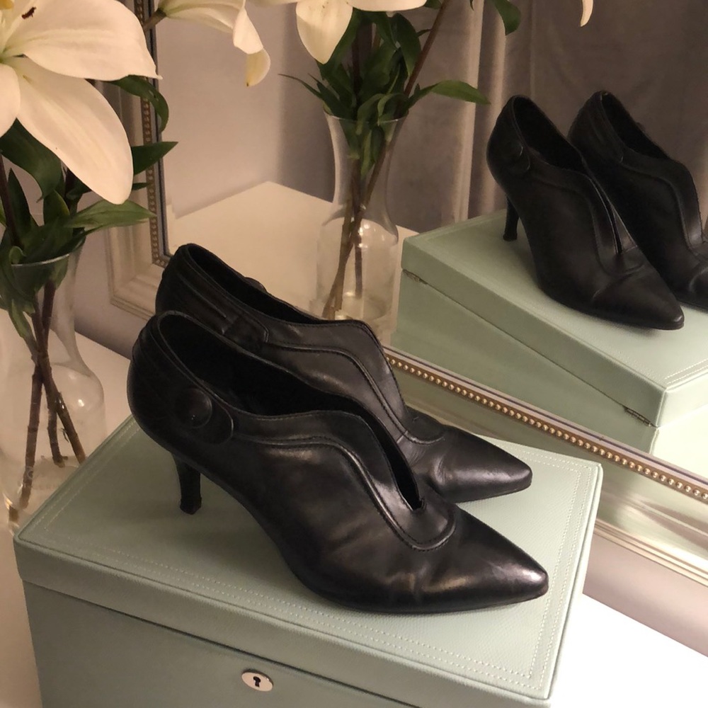 Arturo Chiang Heeled Shootie Pump